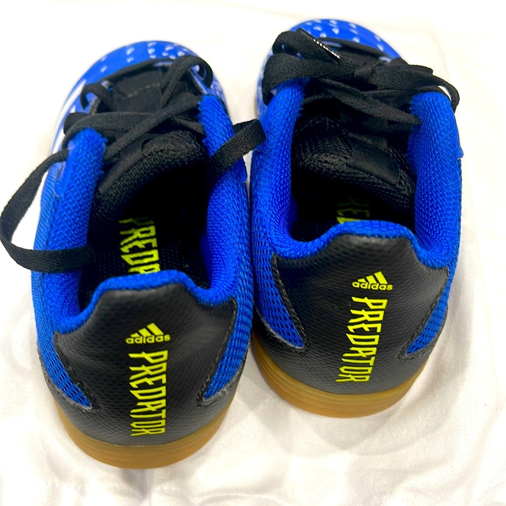 adidas Predator Freak .4 Kids' Sala Indoor Soccer Shoes (US sz12)